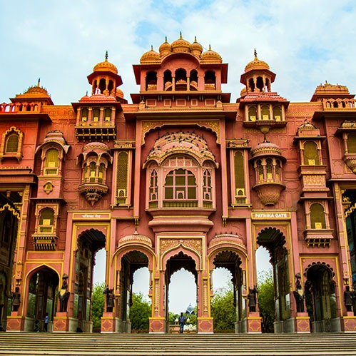 <b>Rajasthan Tours</b><br>
Jaipur, Udaipur, Jaisalmer desert experiences, forts & royal palaces.
